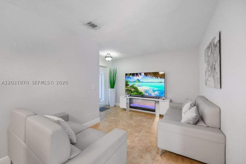 3 bedroom SingleFamilyResidence at 15216 SW 112th Pl, Sunny Gardens Estates I, Miami — photo 2