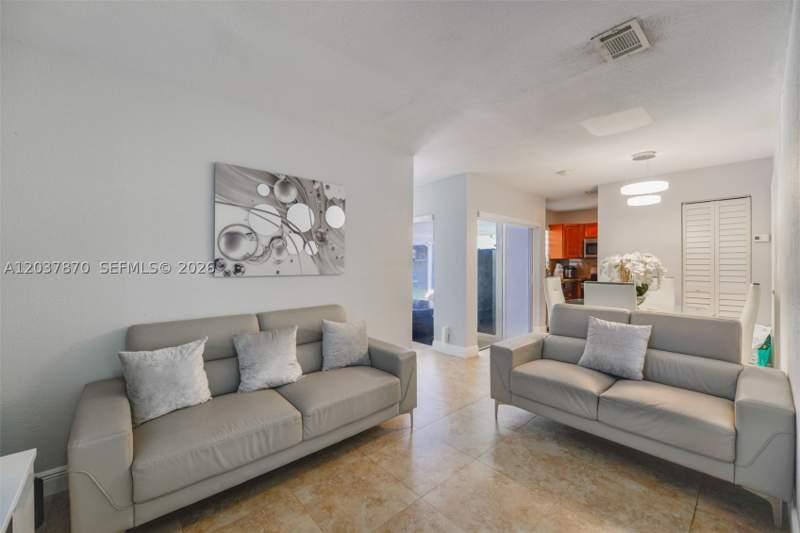 3 bedroom SingleFamilyResidence at 15216 SW 112th Pl, Sunny Gardens Estates I, Miami — photo 3