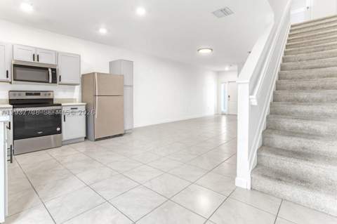 109 NE 3rd Ct, Florida City FL - photo 9 of 26