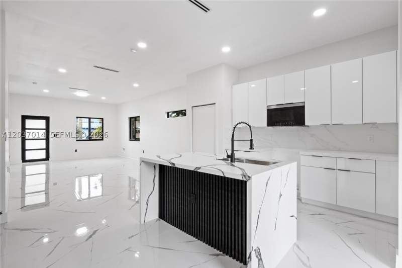 4 bedroom SingleFamilyResidence at 426 SW 9th Ave, Betty Lu Homesites, Homestead — photo 3