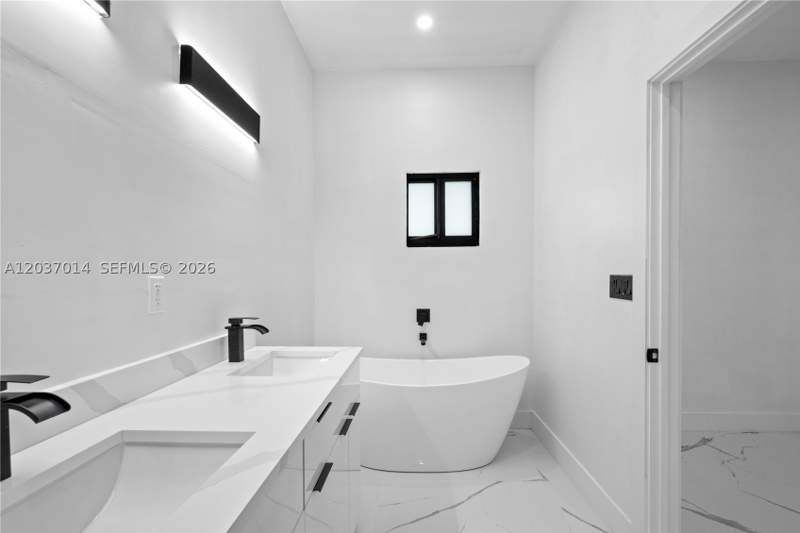 4 bedroom SingleFamilyResidence at 426 SW 9th Ave, Betty Lu Homesites, Homestead — photo 4