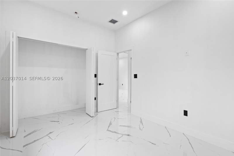 4 bedroom SingleFamilyResidence at 426 SW 9th Ave, Betty Lu Homesites, Homestead — photo 5