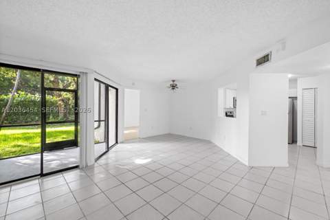 1055 N Franklin Ave 1055G, Homestead FL - photo 6 of 28