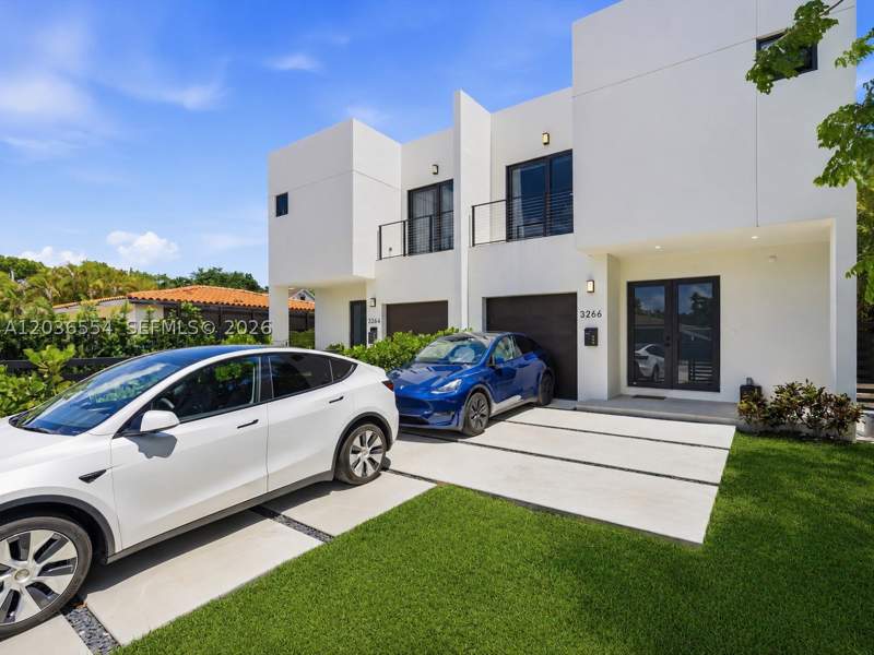 3 bedroom Townhouse at 3266 SW 25th Ter, Silver Bluff, Miami — photo 2