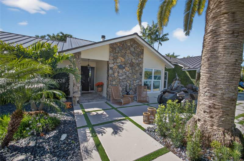 4 bedroom SingleFamilyResidence at 15050 SW 167th St, Kings Grove, Miami — photo 4