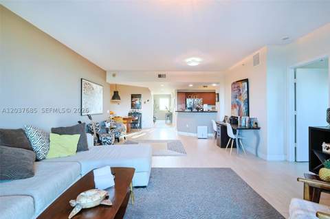 15051 Royal Oaks Ln 401, North Miami FL - photo 13 of 33