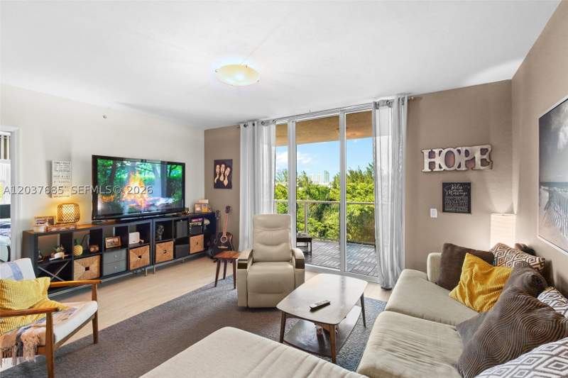 2 bedroom Condominium at 15051 Royal Oaks Ln 401, The Oaks I Condo, North Miami — photo 3