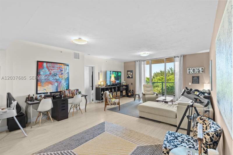 2 bedroom Condominium at 15051 Royal Oaks Ln 401, The Oaks I Condo, North Miami — photo 4