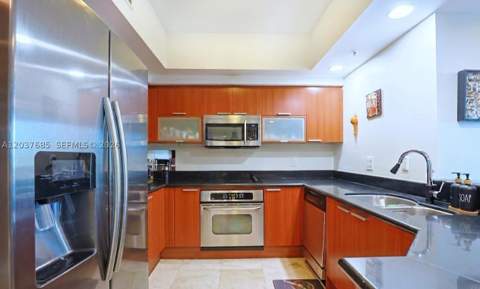 15051 Royal Oaks Ln 401, North Miami FL - photo 9 of 33