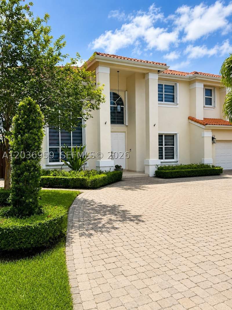 6 bedroom SingleFamilyResidence at 4221 SW 154th Pl, Lakes Of The Meadow Sec 5, Miami — photo 3