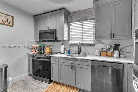 3510 SW 87th Ave, Miami FL - photo 12 of 35