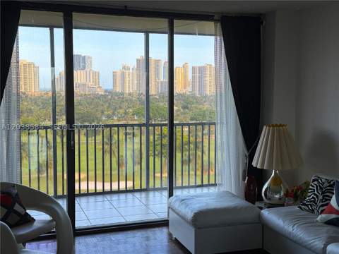 20335 W Country Club Dr 1105, Aventura FL - photo 14 of 18