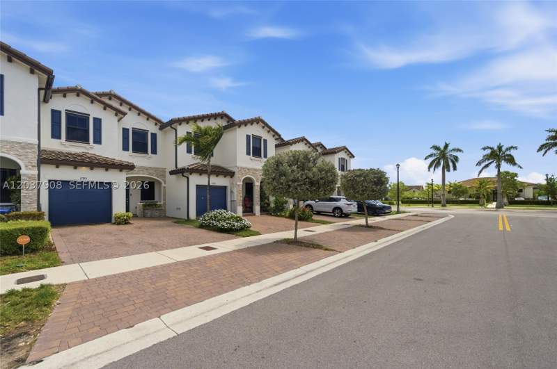 3 bedroom Townhouse at 11913 SW 244th Ln, Silver Palm Residential H, Homestead — photo 2