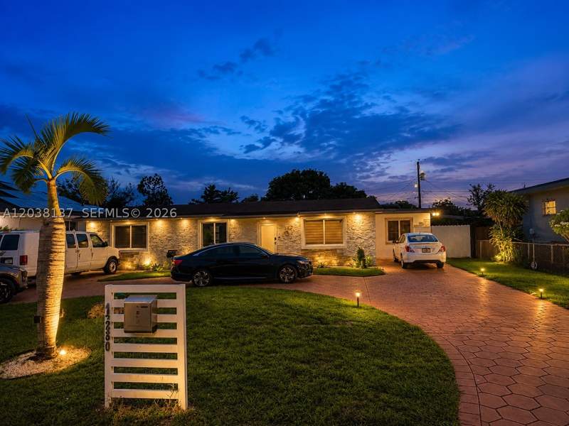4 bedroom SingleFamilyResidence at 4280 NW 171st St, Venetian Development Sub, Miami Gardens — photo 2