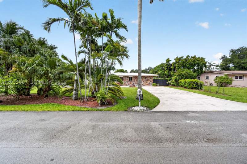 4 bedroom SingleFamilyResidence at 8250 SW 118th Ter, Kendalwood Estates, Miami — photo 2