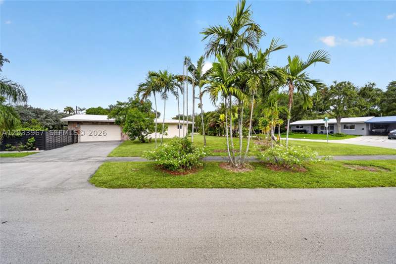 4 bedroom SingleFamilyResidence at 8250 SW 118th Ter, Kendalwood Estates, Miami — photo 3