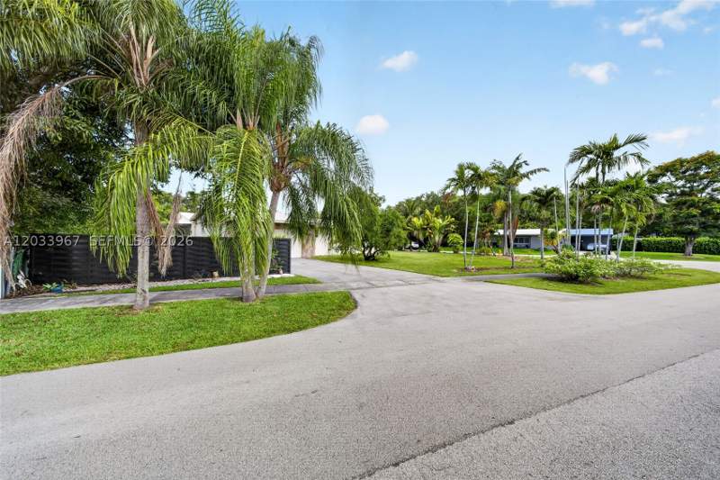 4 bedroom SingleFamilyResidence at 8250 SW 118th Ter, Kendalwood Estates, Miami — photo 4
