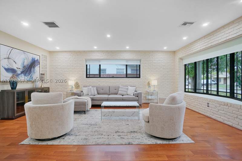 3 bedroom SingleFamilyResidence at 850 NE 182nd Ter, Pickwick Lake Estates Sec, North Miami Beach — photo 2