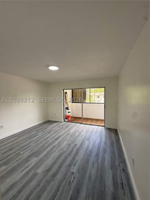 1555 W 44th Pl 203, Hialeah FL - photo 15 of 25
