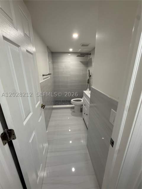 1555 W 44th Pl 203, Hialeah FL - photo 17 of 25