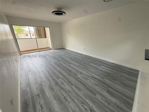 1555 W 44th Pl 203, Hialeah FL - photo 9 of 25