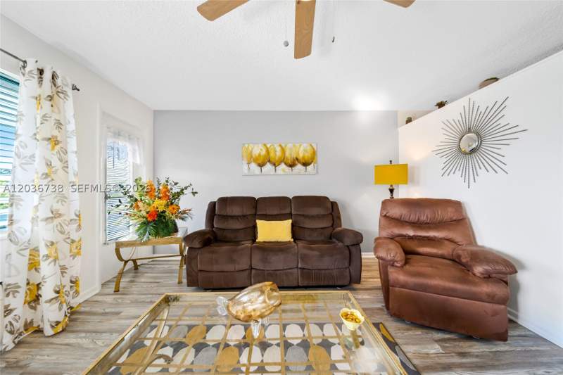 1 bedroom StockCooperative at 15610 NE 6th Ave 34C, Golden Towers Co-Op, Miami — photo 2