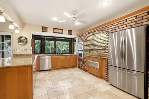7880 SW 180th Ter, Palmetto Bay FL - photo 11 of 40