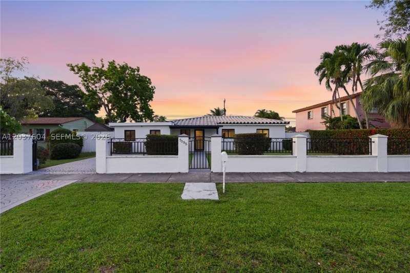 4 bedroom SingleFamilyResidence at 7395 SW 39th St, Central Miami Part 6, Miami — photo 2