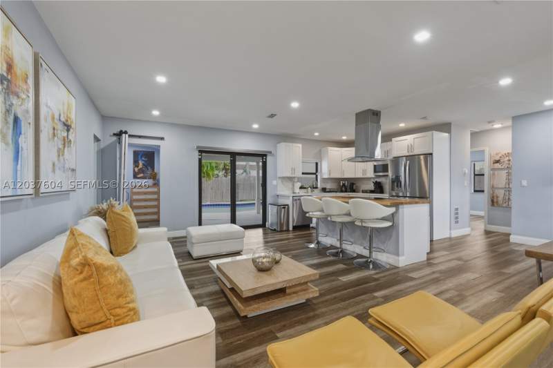 4 bedroom SingleFamilyResidence at 7395 SW 39th St, Central Miami Part 6, Miami — photo 3