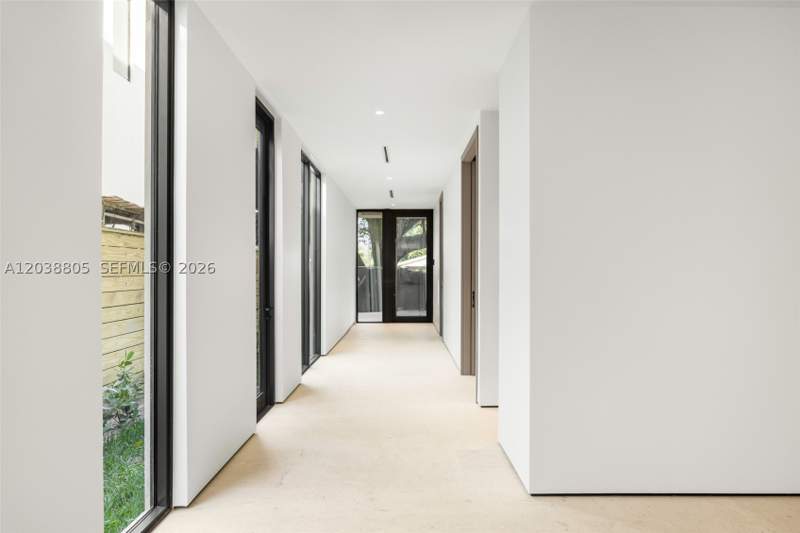 4 bedroom Townhouse at 3144 Elizabeth St, Palmhurst, Coconut Grove — photo 3