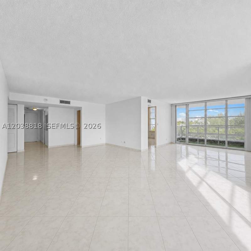 2 bedroom Condominium at 230 174th St 404, Winston Tower 300 Condo, Sunny Isles Beach — photo 2