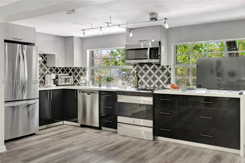3 bedroom SingleFamilyResidence at 3375 SW 29th Ter, Pomelo Park, Miami — photo 4