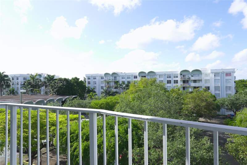 1 bedroom Condominium at 482 NW 165th St Rd A504, Montecarlo Condo, Miami — photo 4