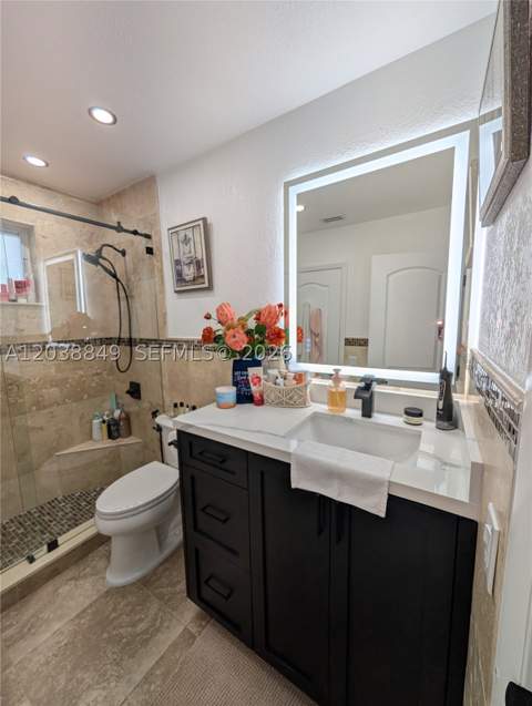 8275 NW 186th St 801, Hialeah FL - photo 8 of 39