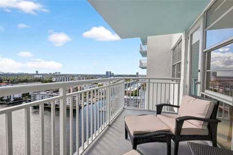 301 174th St 1905 + Den, Sunny Isles Beach FL - photo 10 of 55