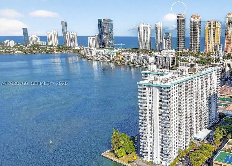 1 bedroom Condominium at 301 174th St 1905 + Den, Winston Towers 500 Condo, Sunny Isles Beach — photo 2