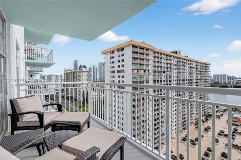301 174th St 1905 + Den, Sunny Isles Beach FL - photo 8 of 55