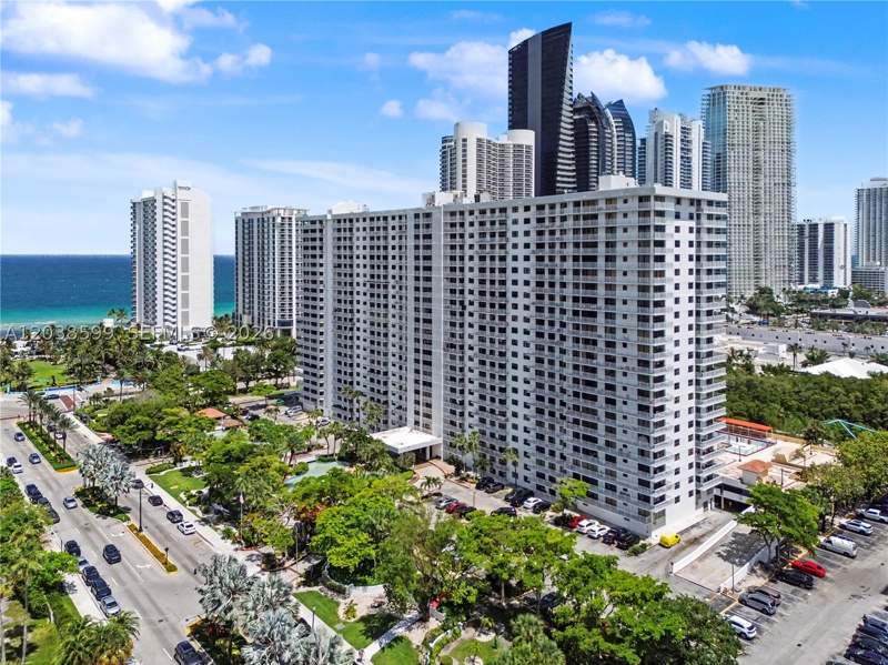 2 bedroom Condominium at 210 174th St M18, Winston Towers 600 Condo, Sunny Isles Beach — photo 2