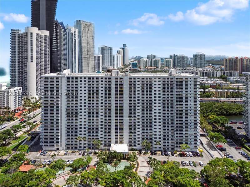 2 bedroom Condominium at 210 174th St M18, Winston Towers 600 Condo, Sunny Isles Beach — photo 3