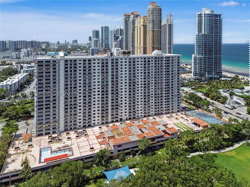 2 bedroom Condominium at 210 174th St M18, Winston Towers 600 Condo, Sunny Isles Beach — photo 4