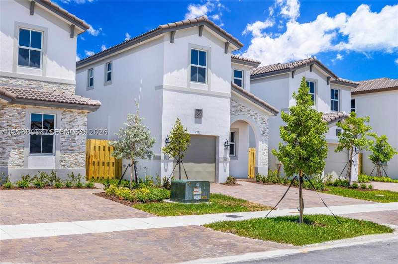 3 bedroom SingleFamilyResidence at 2373 NW 130th St, Golf Park Sec 1, Miami — photo 3