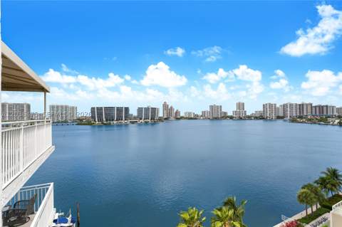 18000 N Bay Rd 902, Sunny Isles Beach FL - photo 11 of 25