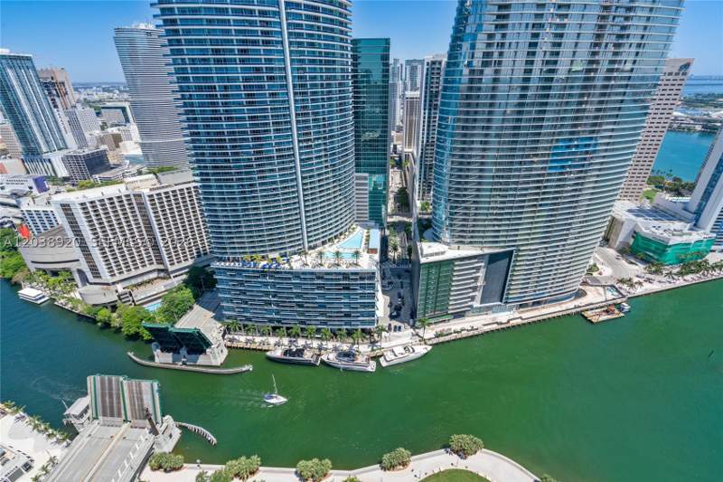 2 bedroom Condominium at 475 Brickell Ave 4315, Iconbrickell Condo No 1, Miami — photo 2