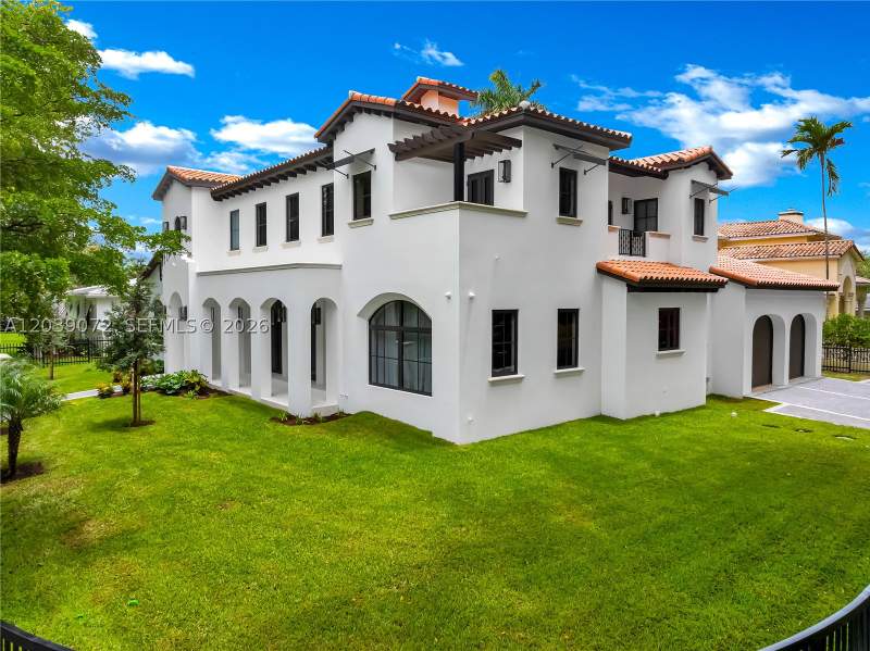 5 bedroom SingleFamilyResidence at 5111 Alhambra Cir, Coral Gables Riviera Sec, Coral Gables — photo 2