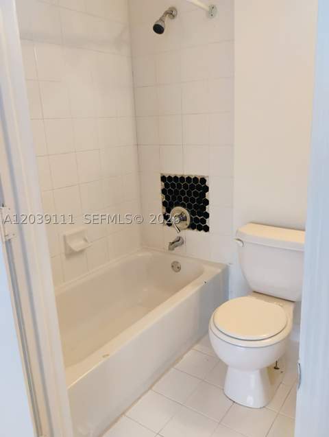 5725 NW 114th Path 107, Doral FL - photo 11 of 12
