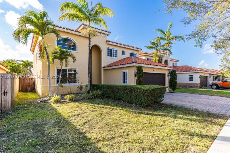 4 bedroom SingleFamilyResidence at 1760 NE 36th Ave, Sonara At Malibu Bay, Homestead — photo 3