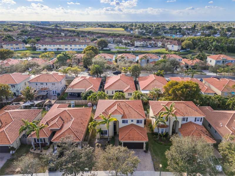 4 bedroom SingleFamilyResidence at 1760 NE 36th Ave, Sonara At Malibu Bay, Homestead — photo 4