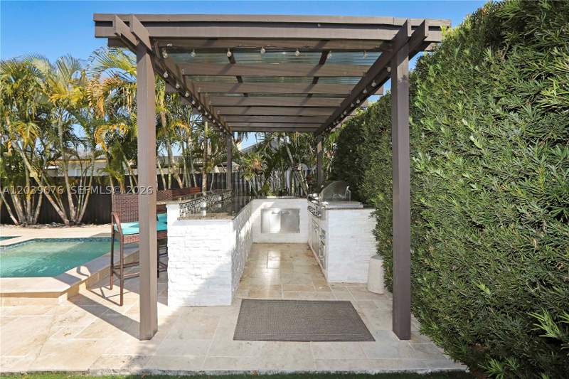 3 bedroom SingleFamilyResidence at 6751 SW 13th St, Intag Sub, Miami — photo 5