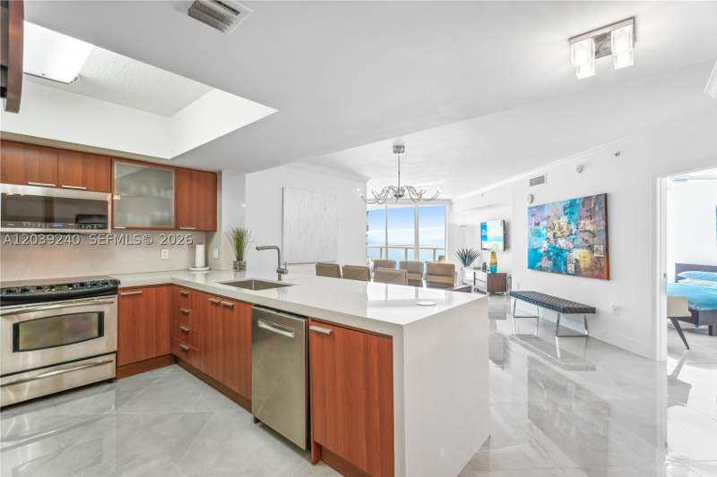 1 bedroom Condominium at 16699 Collins Ave+ONE Self Parking 4110, La Perla Condo, Sunny Isles Beach — photo 2