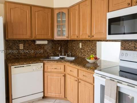 1530 NE 191st St 305, Miami FL - photo 12 of 18